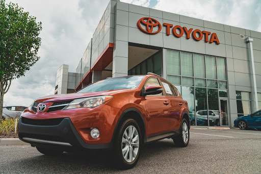 DeLuca Toyota Pre Owned Super Center Logo
