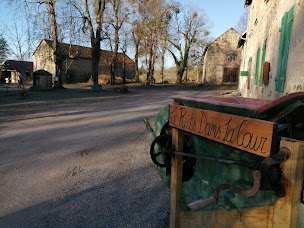 Photo n°7 de Le Puits Dans La Cour à Saint-Priest-des-Champs (Bistro)