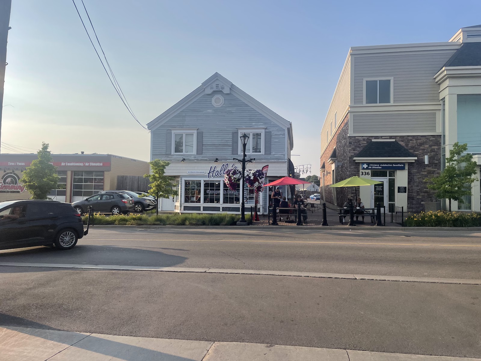 Hally's Scoops and Brews — photo 5