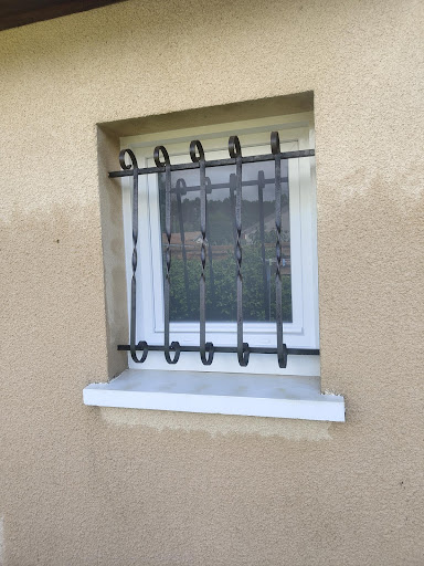Photo de CN SERVICES - Menuiseries alu/pvc - Automatisme - Metallerie - Depannage serrurerie H 24 à Galgon (33133)