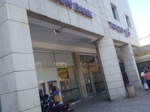 Union Bank, Author: אלי פריוה