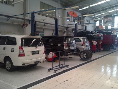 Photos of Toyota Dealer Solobaru