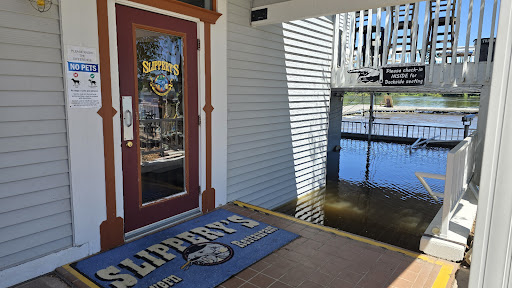 Slippery's Bar & Grill - Thumbnail