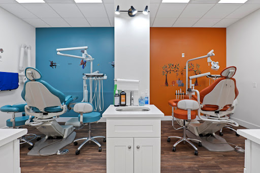 𝑺𝒑𝒓𝒊𝒏𝒈𝒇𝒊𝒆𝒍𝒅 𝑫𝒆𝒏𝒕𝒂𝒍 𝑲𝒊𝒅𝒔 & 𝑨𝒅𝒖𝒍𝒕𝒔 -𝑫𝒆𝒏𝒕𝒊𝒔𝒕 𝒊𝒏 𝑺𝒑𝒓𝒊𝒏𝒈𝒇𝒊𝒆𝒍𝒅 𝑴𝒂- 𝑬𝒎𝒆𝒓𝒈𝒆𝒏𝒄𝒚 𝑫𝒆𝒏𝒕𝒂𝒍 𝒐𝒇𝒇𝒊𝒄𝒆.