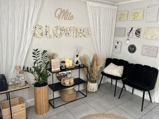 Mlle Glowing: Spécialisée traitement soin visage dermo-esthétique - Thumbnail