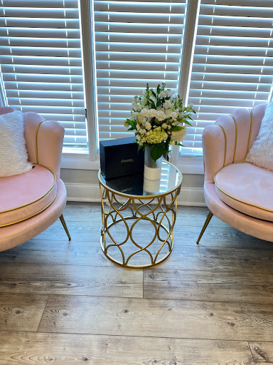 Wonderland Beauty Bar Logo
