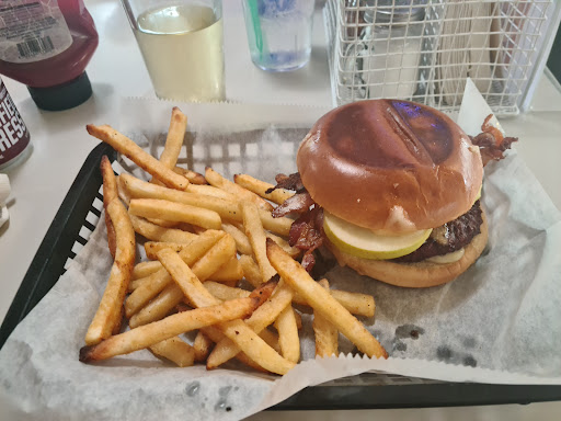 Mc Kee's Island Pub & Pizza - Thumbnail