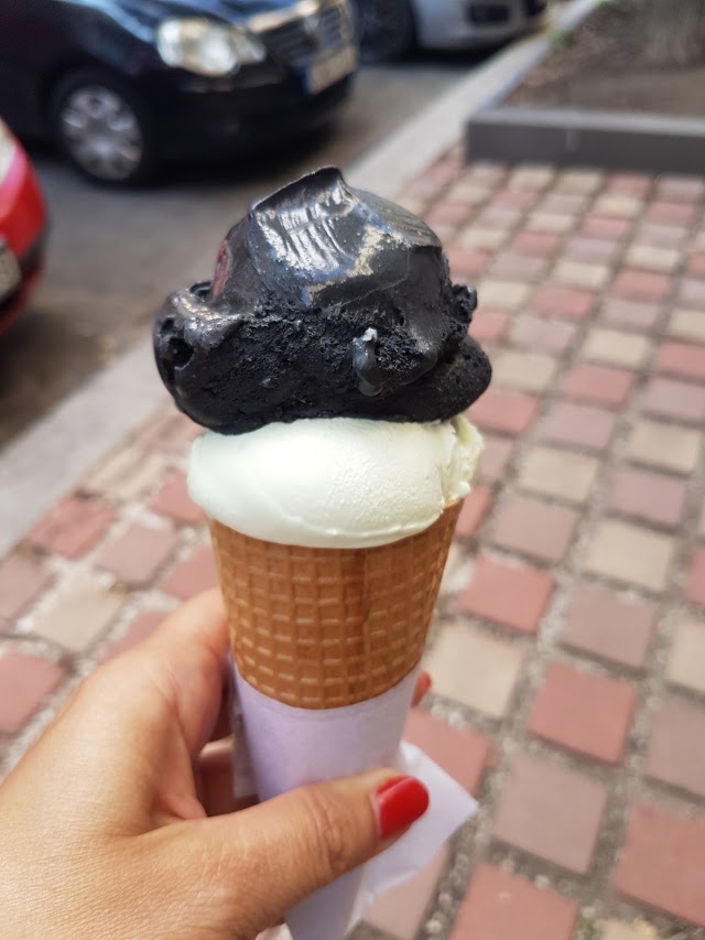 Azúr Fagyizó *****