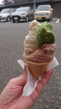 ジェラート＆スイーツ・カルナ