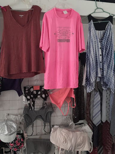Bazar El Vestidor " Ropa Americana " Gallery - Mexico
