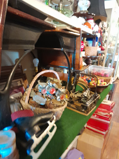 Antiques and Collectibles - Thumbnail