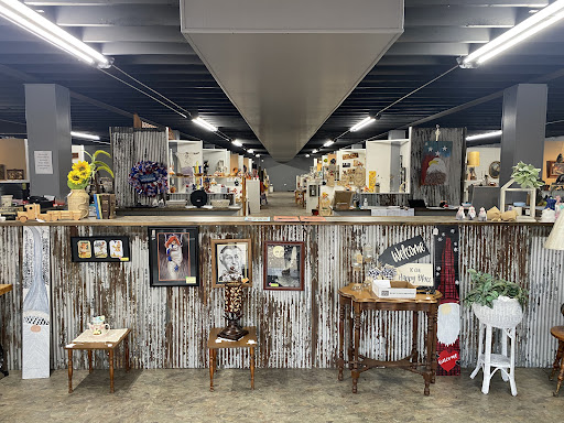 Carter's Antiques, Crafts, Gifts & More - Thumbnail