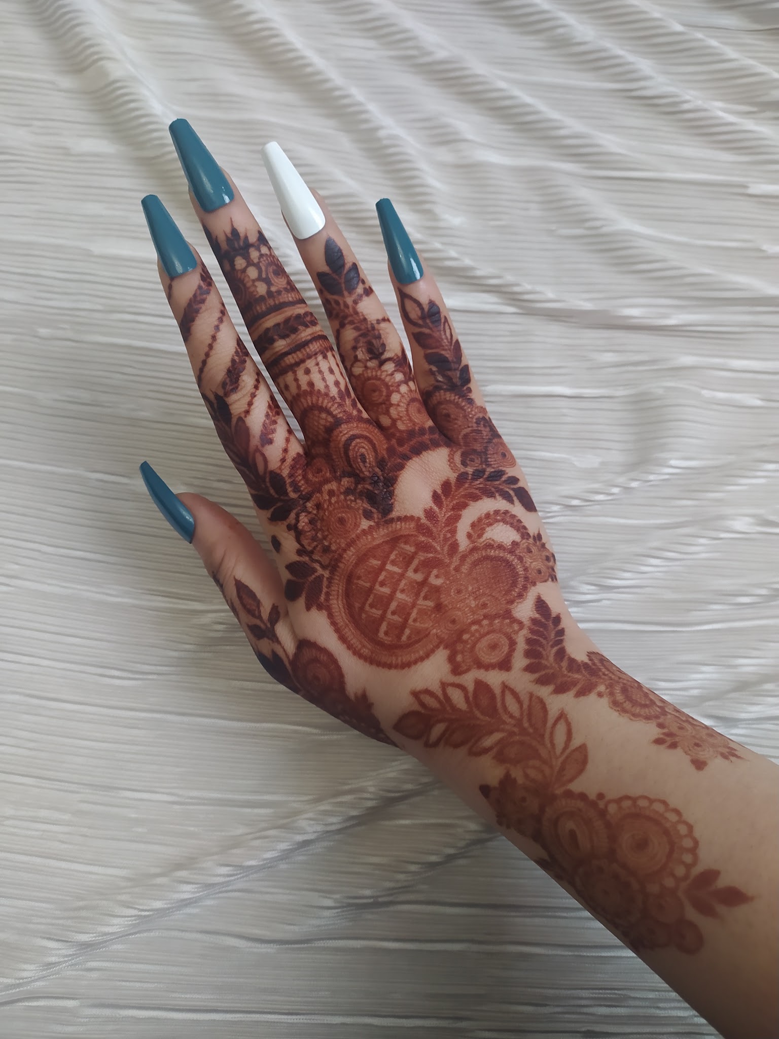 Amina Henna Artistry - Mehndi Artists - photo 1