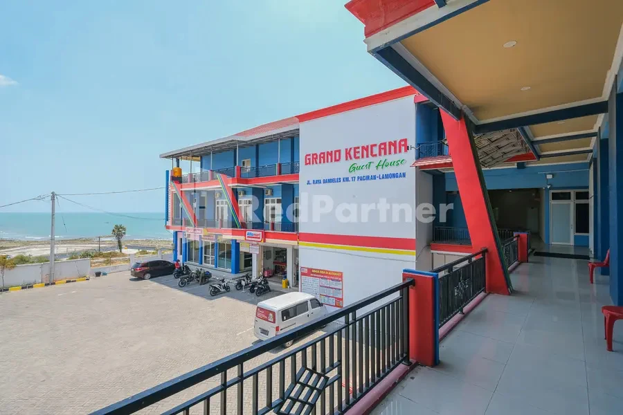 Grand Kencana Guesthouse Syariah near Wisata Bahari Lamongan