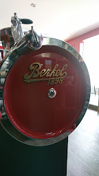 Photo n°44 de L'enverres et l'endroit à Chatte (Cave à vins)