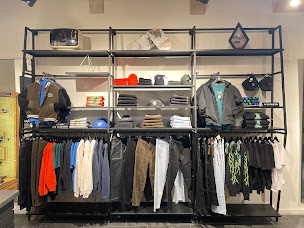 Photo n°22 de Volcom à Bordeaux (Magasin de vêtements pour femmes)