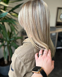 Photo n°25 de Angle Droit Coiffure - Coiffeur Cerizay à Cerizay (Salon de coiffure)