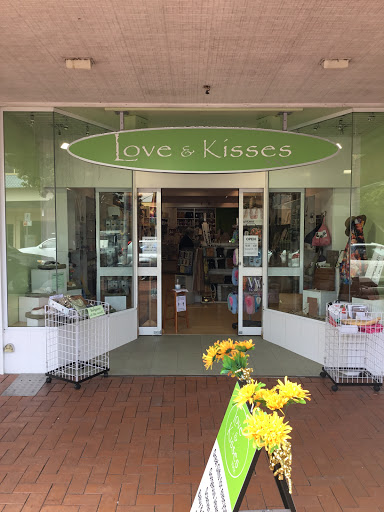 Love & Kisses