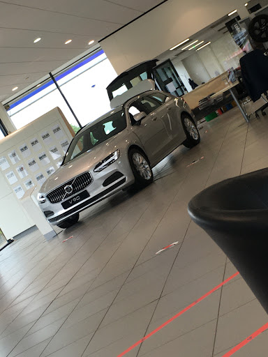 Waylands Volvo Swindon - Thumbnail