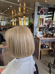 Photo n°2 de Oxygène Coiffure et barbier Cabourg à Cabourg (Barbier)
