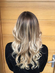 Photo n°11 de Home Coiffure à Dingy-Saint-Clair (Salon de coiffure)