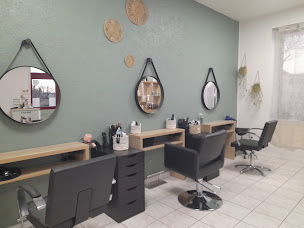 Photo n°2 de Le salon de Julie à Fromental (Salon de coiffure)
