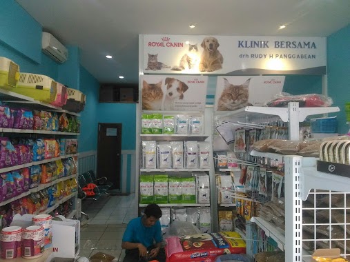 Queen's Pet Shop & Pet Clinic, Author: bang ecco Dayak Street