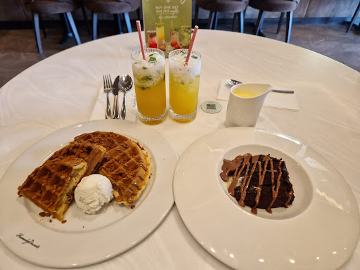 Heavenly Desserts Rushden Lakes - Thumbnail