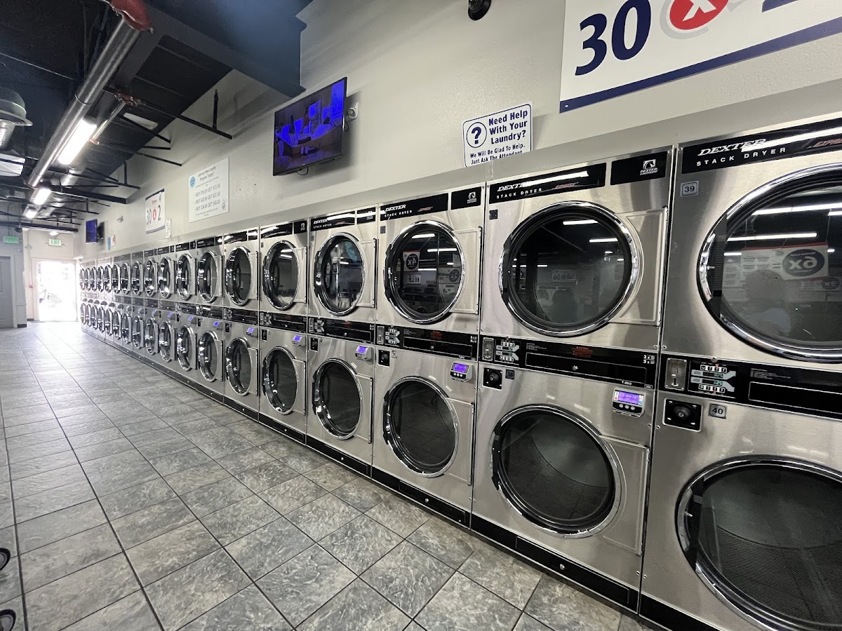 Lamar Coin Laundry and Wash Dry Fold Drop Off Service storefront and entrance in Denver