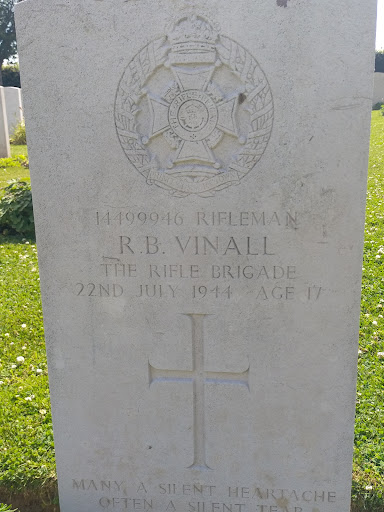 Douvres-la-Délivrande CWGC - Thumbnail