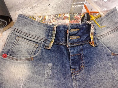 photo of Incomum Jeans