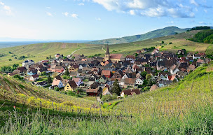 Photo n°11 de Gîte des Épicurieux : Petite Maison avec Terrasse sur la Route des Vins d'Alsace, à 10 minutes de Colmar | Be My Guest à Niedermorschwihr (Location d'appartement de vacances)