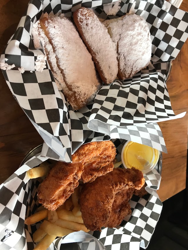 Queen's Louisiana Po-Boy Cafe