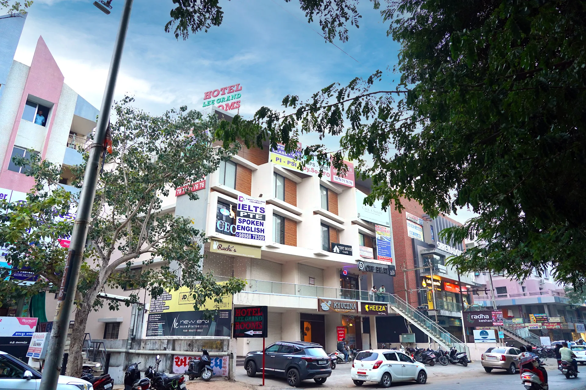 Hotel Lee Grand