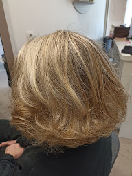 Photo n°24 de Les couleurs de Steph à Messimy (Salon de coiffure)