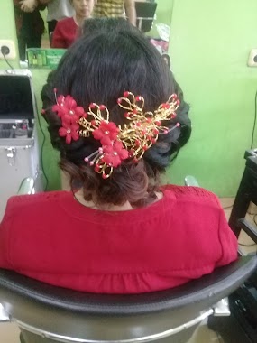 Koe Family Salon, Author: Safitri Jati