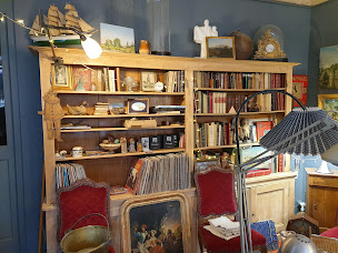 Photo n°3 de L'Amandier Antiquités à Ancy-le-Franc (Magasin d'antiquités)