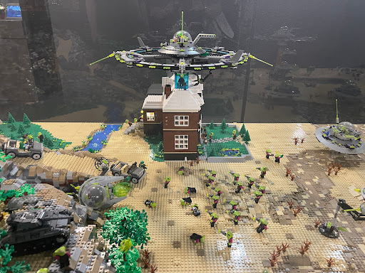 BrickTown: Alien Attack - Visual