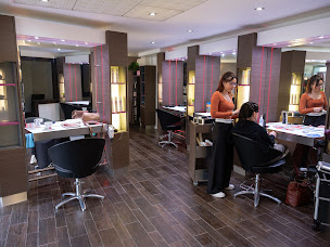 Photo n°21 de Libre Style Coiffure HOLTZWIHR mixte, coloriste, barbier à Porte du Ried (Salon de coiffure)