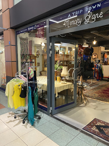 'A Trip Down Memory Lane Vintage kleding & spulletjes