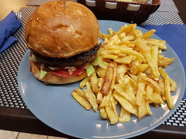 Eat me - Restaurant & Lounge Bar
