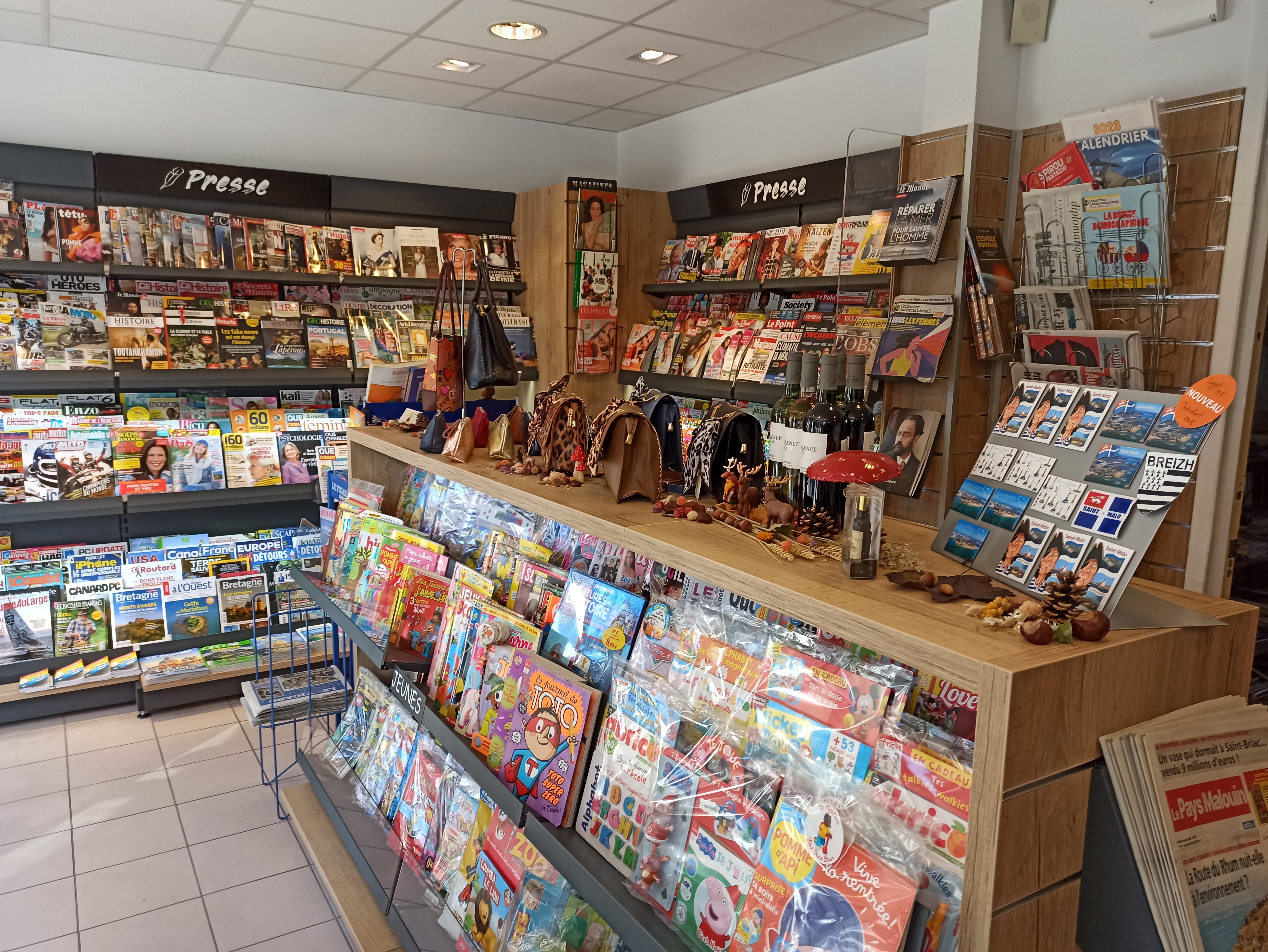 TABAC PRESSE de la Roulais Loto Cadeaux CBD à Saint-Malo