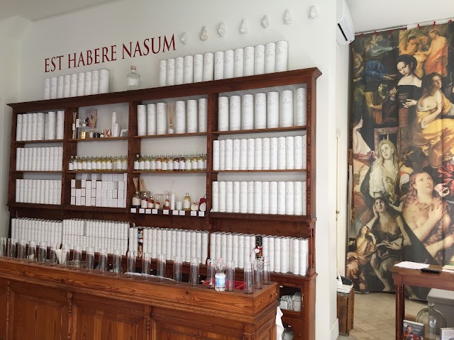 Essenzialmente Laura di Laura Bosetti Tonatto