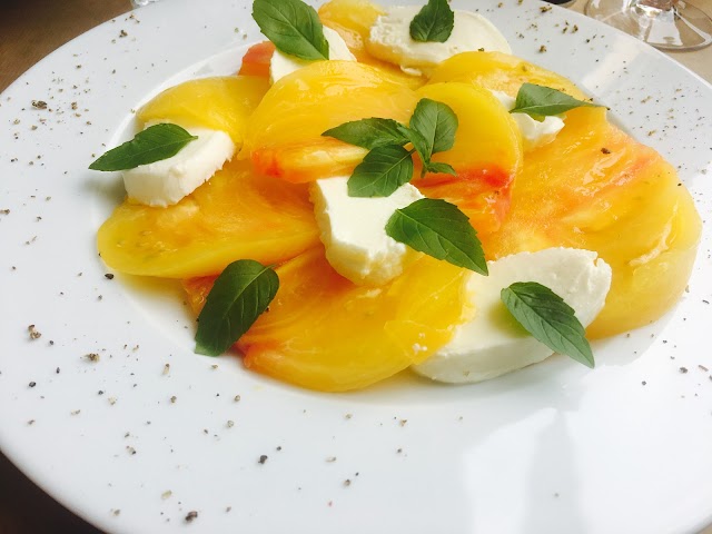 Une Table Au Soleil