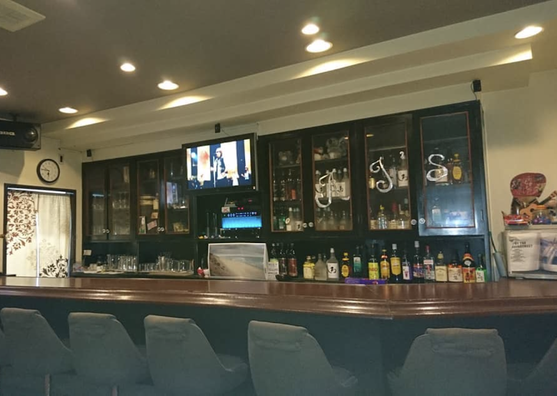 publichouse AI's（アイズ）