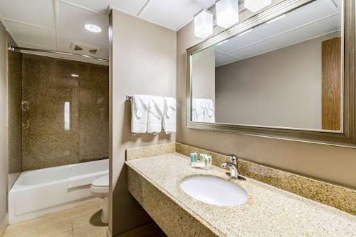 Quality Inn & Suites Arden Hills - Saint Paul North - Thumbnail