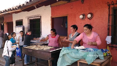 Photos of Pupusas To&ntilde;ita