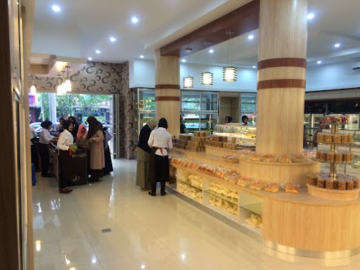 BreadBoy Bakery & Cake Shop, Author: Muhammad Yassirli