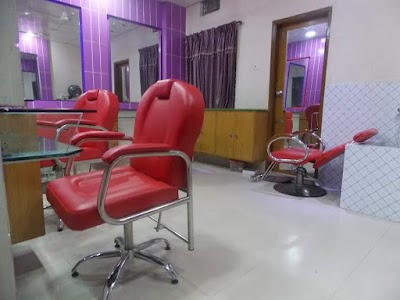 Photos of Aklimas beauty parlour