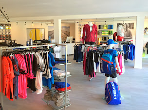 Photo n°2 de Tennispro Saint-Cannat à Saint-Cannat (Magasin d'articles de sports)